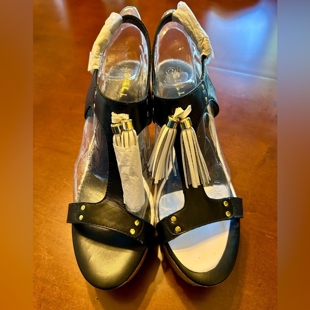 NIB GILI Black and White Tassel T-Strap Wedge Sandals 10